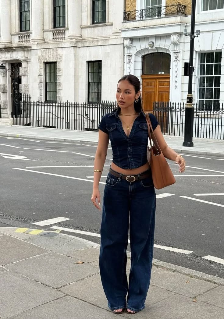 Idées de tenues avec chemise en denim pour femmes, chic et sans effort au quotidien