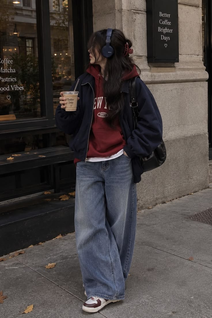 栗色与藏青色叠穿街头服饰|舒适连帽衫穿搭