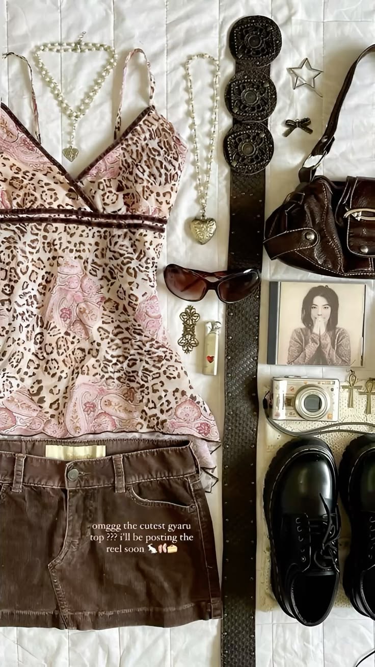 I found the cutest Y2K pieces on Amazon and put them all into this list for you 🤎😙