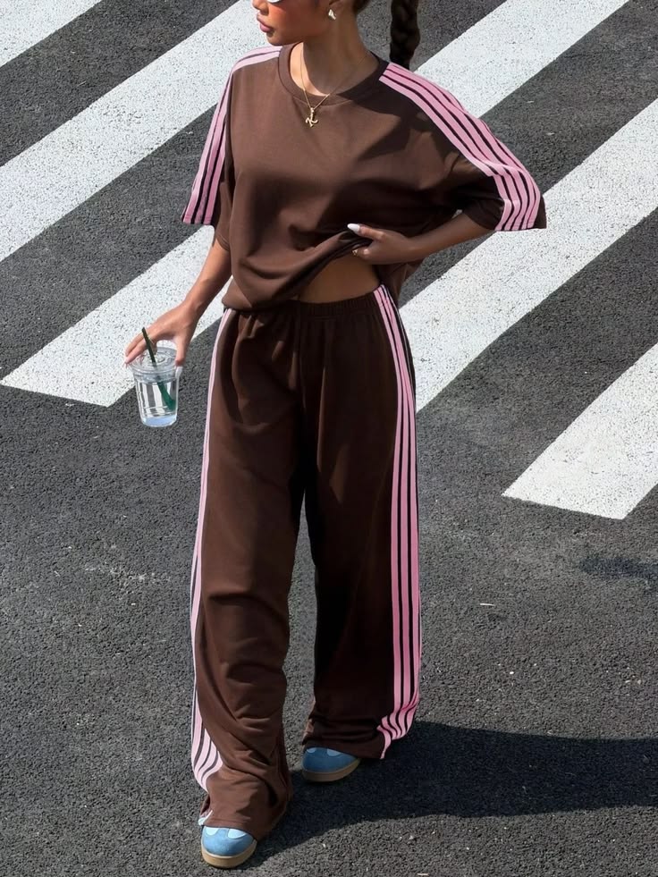 Completo con top a maniche corte e pantaloni a righe - Giallo / S