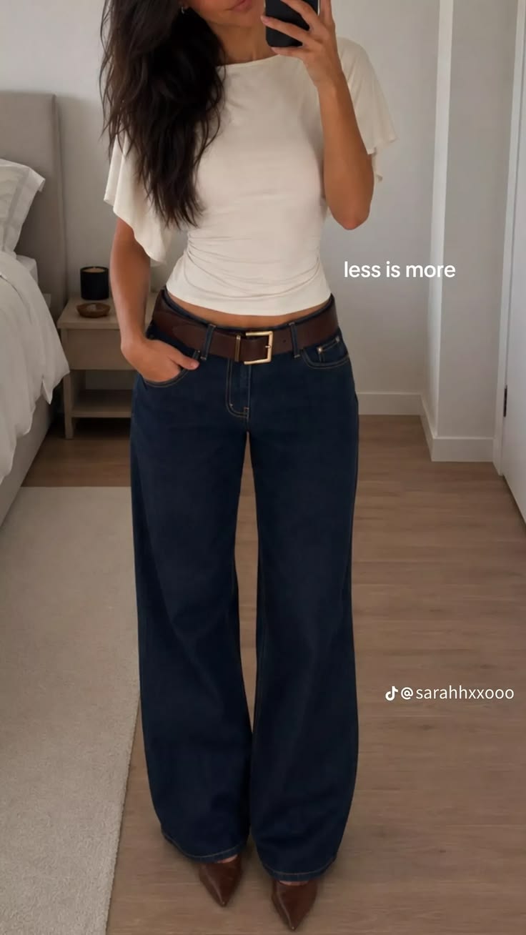 Tenue avec jean délavage foncé : chic au quotidien